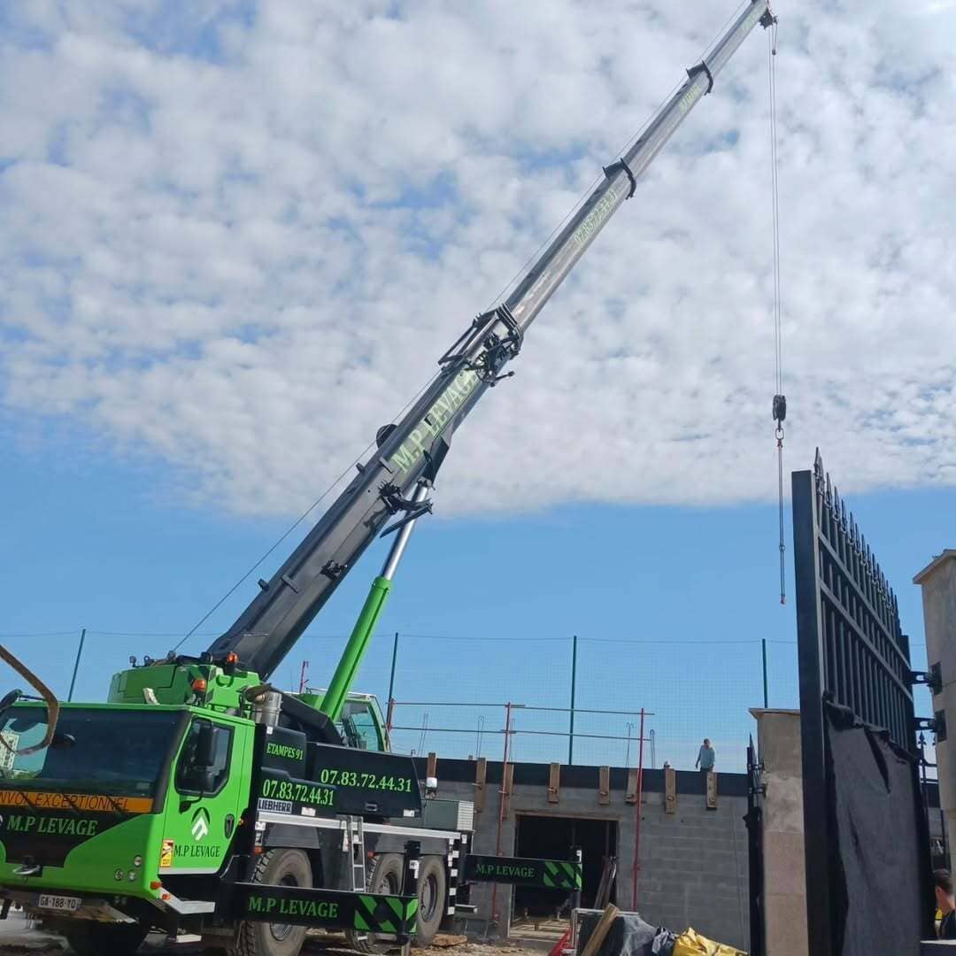 Camion grue MP Levage en travail
